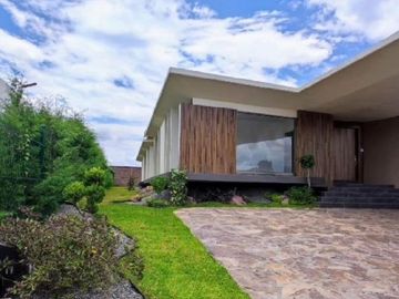 RESIDENCIA EN VENTA CAMPO DE GOLF TRES MARÍAS, ESPECTACULAR DISEÑO MODERNO CON J