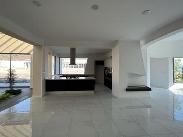 RESIDENCIA EN VENTA CAMPO DE GOLF TRES MARÍAS, ESPECTACULAR DISEÑO MODERNO CON J