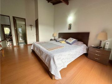 CASA EN VENTA EN ENVIGADO LOMA BENEDICTINOS