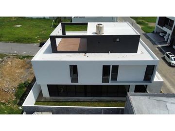 Casa en venta en Bosques de las Misiones en esquina Santiago