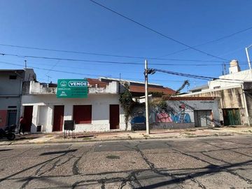 Casa con Departamento en venta en Piñeyro