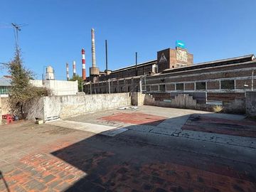 Casa con Departamento en venta en Piñeyro