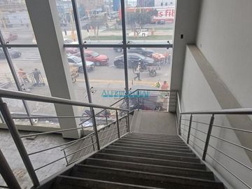 Locales Comerciales Venta AV. Victor Haya de la Torre - CHIMBOTE