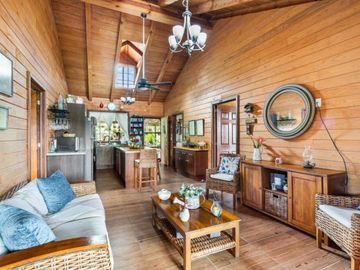 Casa Eva, El Tuito