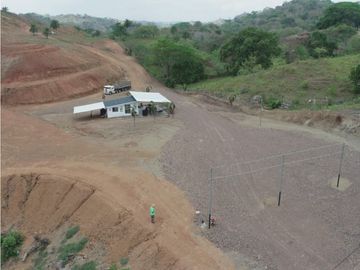 Se vende finca de 5 has con proyecto completo en Pedasí