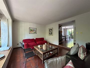Casa en Venta en Amplia casa en el corazón de Vitacura. Alejandro Serani - La Llaveria. Colegio Sagrados Corazones de Manquehue