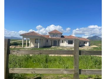 VENTA  PARCELA CON CASA  HACIENDA VIÑEDOS DE CASABLANCA