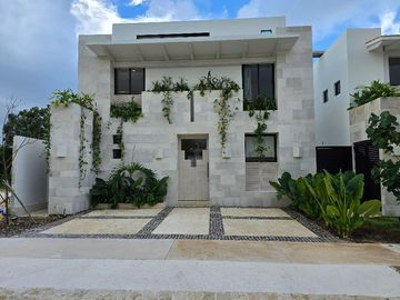 CASA EN RESIDENCIAL DE LUJO LOSANTOS 