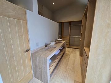 CASA EN RESIDENCIAL DE LUJO LOSANTOS 