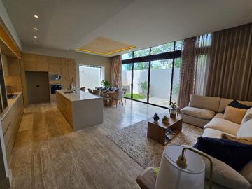 CASA EN RESIDENCIAL DE LUJO LOSANTOS 