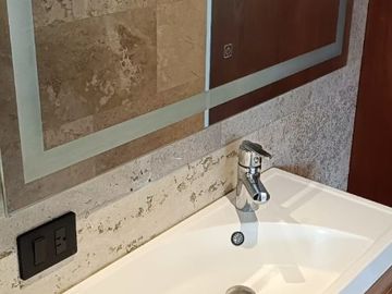 VENTA DE CASA EN LOMAS DE ANGELOPOLIS, CLUSTER CON ALBERCA Y CANCHA DE FUTBOL.