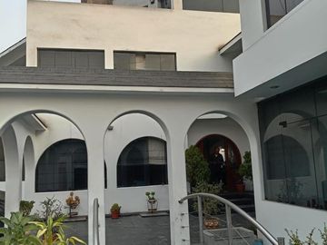 vendo casa en  la urb. Lagunas La Molina