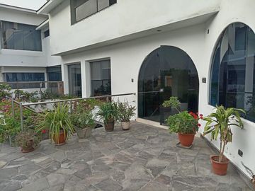 vendo casa en  la urb. Lagunas La Molina