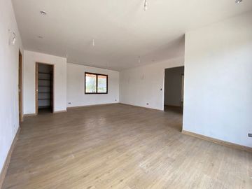 Venta de casa nueva en condominio Pirque sector Los Silos