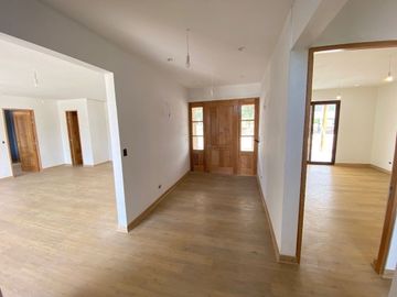 Venta de casa nueva en condominio Pirque sector Los Silos
