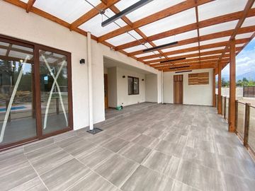 Venta de casa nueva en condominio Pirque sector Los Silos