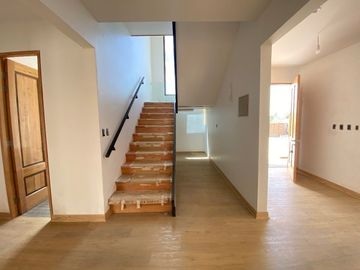 Venta de casa nueva en condominio Pirque sector Los Silos