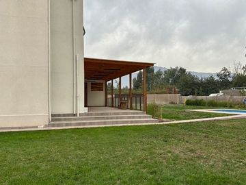 Venta de casa nueva en condominio Pirque sector Los Silos