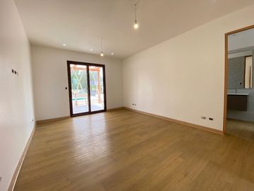 Venta de casa nueva en condominio Pirque sector Los Silos