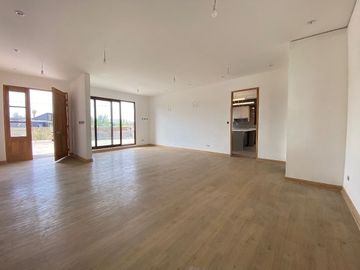 Venta de casa nueva en condominio Pirque sector Los Silos