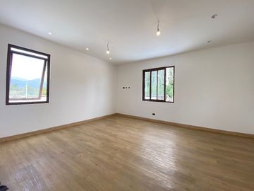 Venta de casa nueva en condominio Pirque sector Los Silos