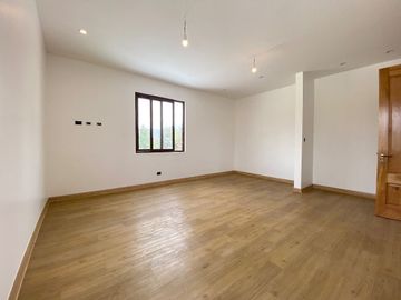 Venta de casa nueva en condominio Pirque sector Los Silos