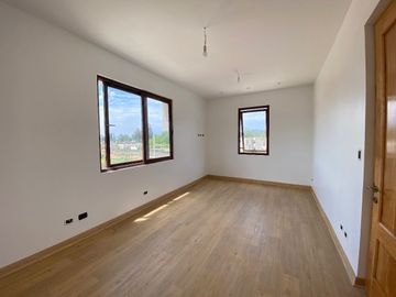 Venta de casa nueva en condominio Pirque sector Los Silos