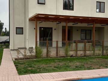 Venta de casa nueva en condominio Pirque sector Los Silos