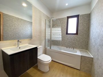 Venta de casa nueva en condominio Pirque sector Los Silos