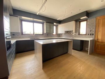 Venta de casa nueva en condominio Pirque sector Los Silos