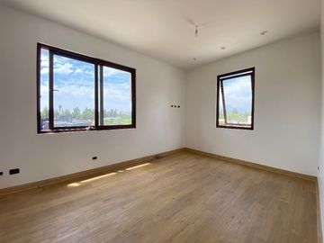 Venta de casa nueva en condominio Pirque sector Los Silos