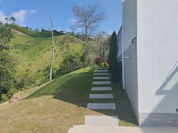 CASA EN VENTA VIA CHINCHINA- PALESTINA.
