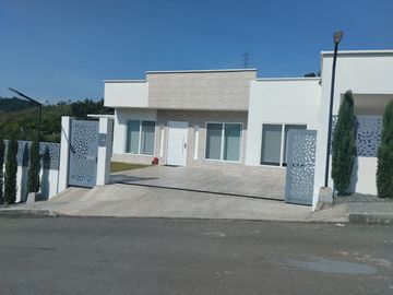 CASA EN VENTA VIA CHINCHINA- PALESTINA.