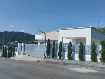 CASA EN VENTA VIA CHINCHINA- PALESTINA.