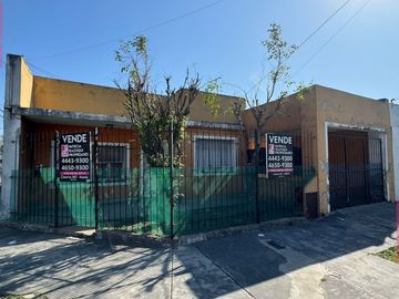 Casa  en Venta El Palomar / Moron (B110 1012)