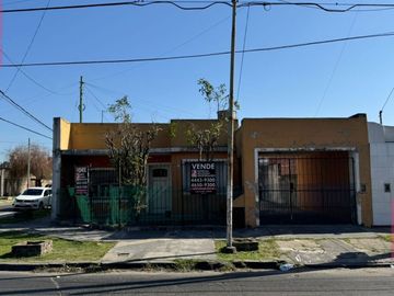 Casa  en Venta El Palomar / Moron (B110 1012)