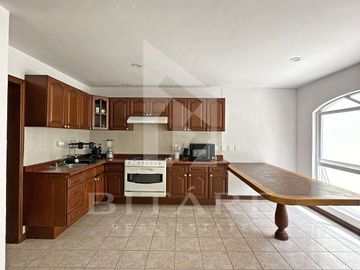 Hermosa Residencia en Venta en Bugambilias – Av. del Búfalo