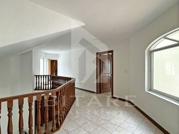 Hermosa Residencia en Venta en Bugambilias – Av. del Búfalo