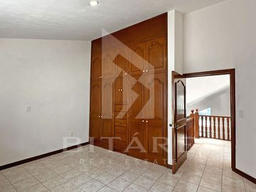 Hermosa Residencia en Venta en Bugambilias – Av. del Búfalo
