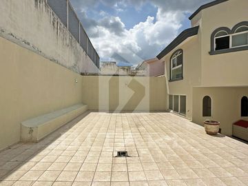 Hermosa Residencia en Venta en Bugambilias – Av. del Búfalo