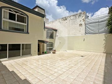 Hermosa Residencia en Venta en Bugambilias – Av. del Búfalo