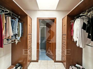 Hermosa Residencia en Venta en Bugambilias – Av. del Búfalo