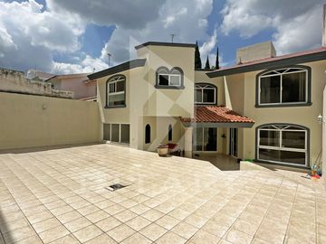 Hermosa Residencia en Venta en Bugambilias – Av. del Búfalo