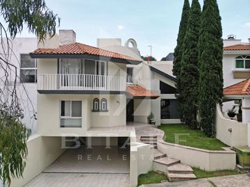 Hermosa Residencia en Venta en Bugambilias – Av. del Búfalo
