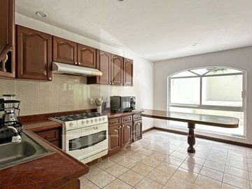 Hermosa Residencia en Venta en Bugambilias – Av. del Búfalo