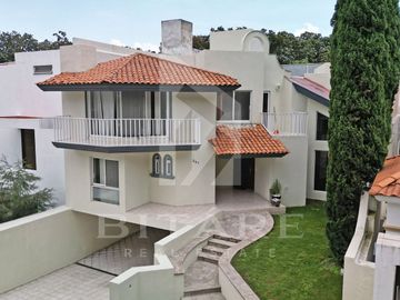 Hermosa Residencia en Venta en Bugambilias – Av. del Búfalo