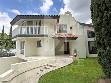 Hermosa Residencia en Venta en Bugambilias – Av. del Búfalo