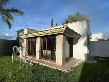 Casa en venta en Residencial Santa Paulina