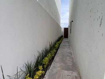 Casa en Venta en zona Cañadas del Lago, Alberca, 3 Recámaras, Cto Servicio..