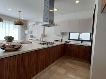 Casa en Venta en zona Cañadas del Lago, Alberca, 3 Recámaras, Cto Servicio..